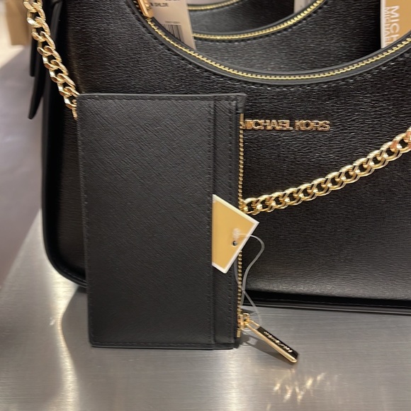 MICHAEL KORS
Jet Set Travel Medium Top Zip Leather Card Case Wallet
Black
NWT - Picture 5 of 16